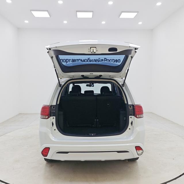 Mitsubishi Outlander 2021, фото 15