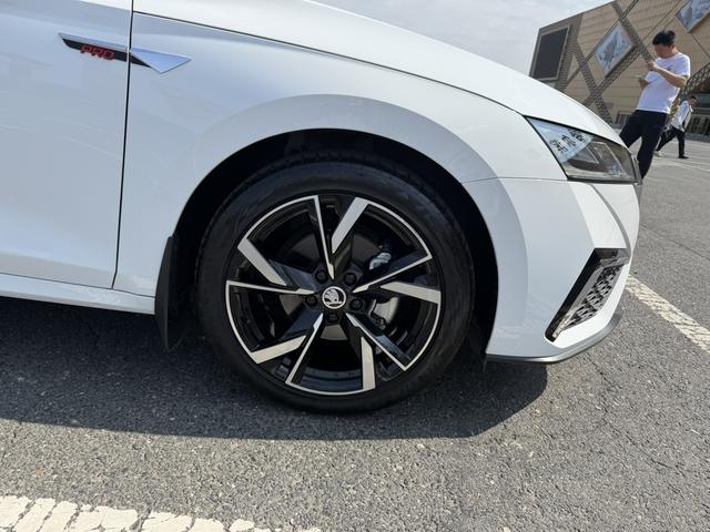 Skoda Octavia 2023, фото 14