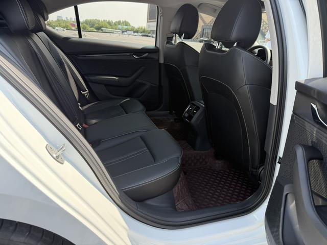Skoda Octavia 2023, фото 17