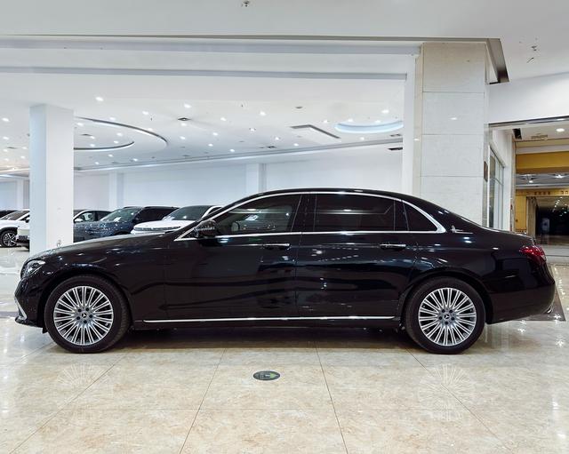 Mercedes-Benz E-Class 2022, фото 3
