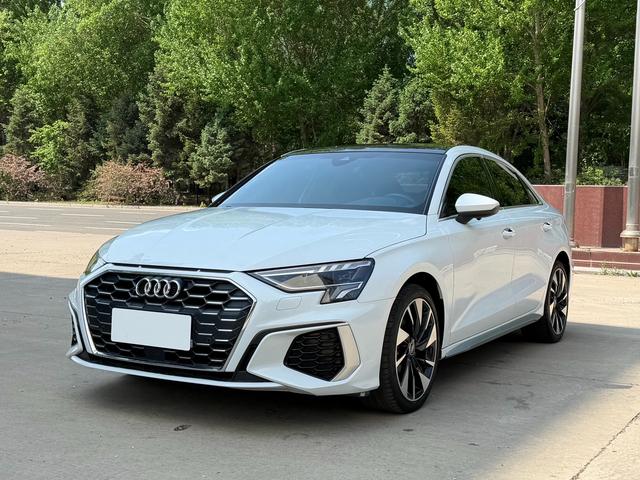 Audi A3 2022, 1.4 л турбо, робот (DCT), передний, пробег 37 800 км — авто из Китая с пробегом