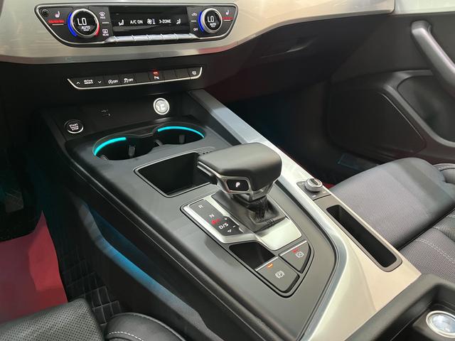 Audi A4L 2022, фото 10