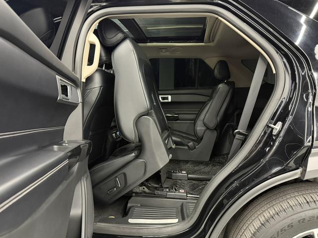 Ford Explorer 2023, фото 16