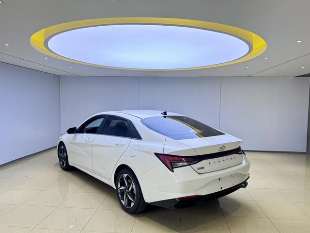 Hyundai Elantra 2022, фото 4