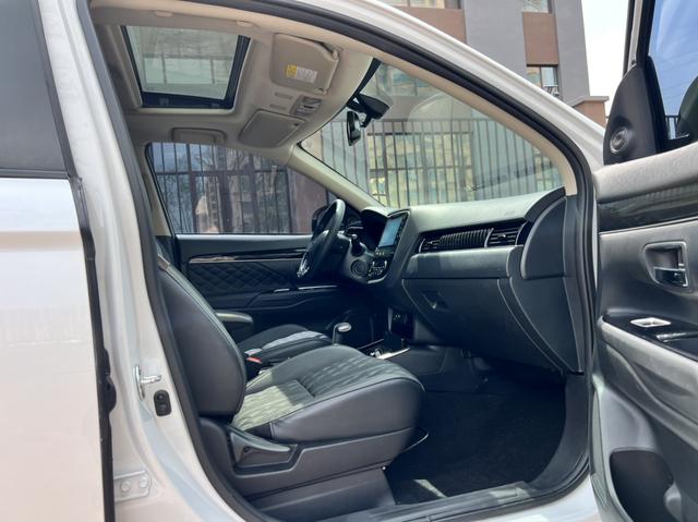 Mitsubishi Outlander 2021, фото 16