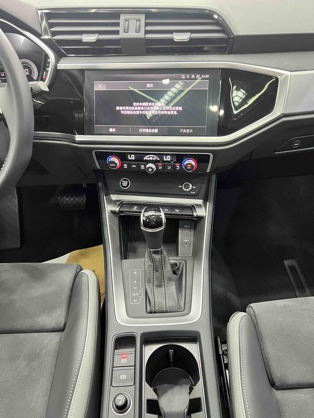 Audi Q3 2022, фото 10