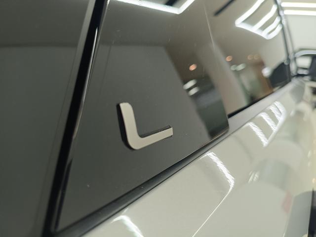 Land Rover Evoque 2023, фото 17