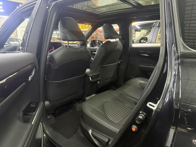Toyota Crown 2022, фото 8