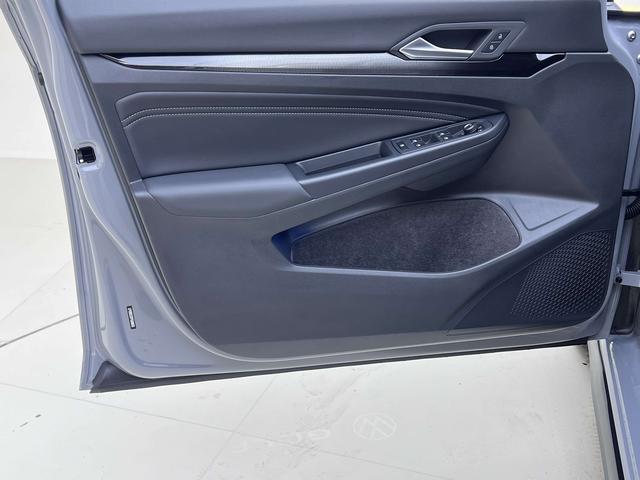 Volkswagen Golf 2023, фото 16