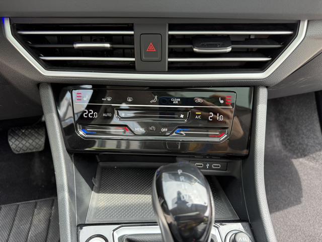 Volkswagen Jetta 2023, фото 9