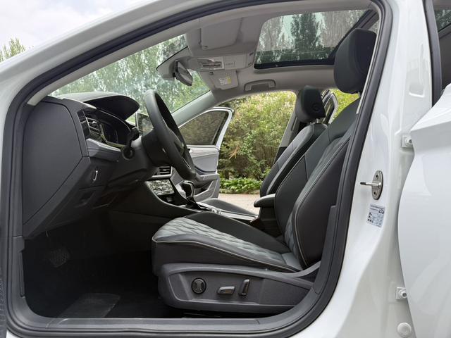 Volkswagen Jetta 2023, фото 11
