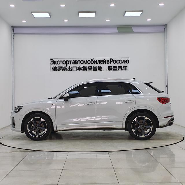Audi Q3 2023, фото 5