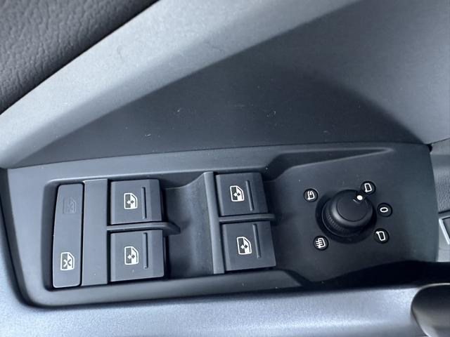 Audi Q3 2023, фото 8
