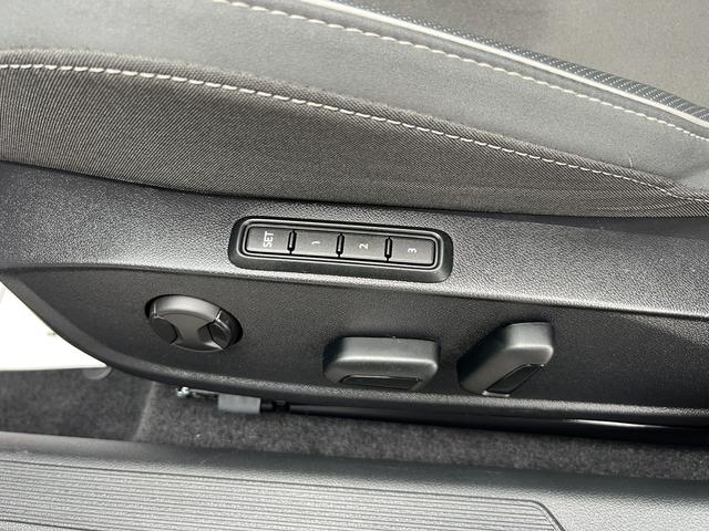 Volkswagen Golf 2023, фото 17