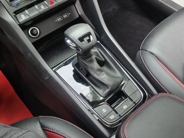 Skoda Karoq 2023, фото 16