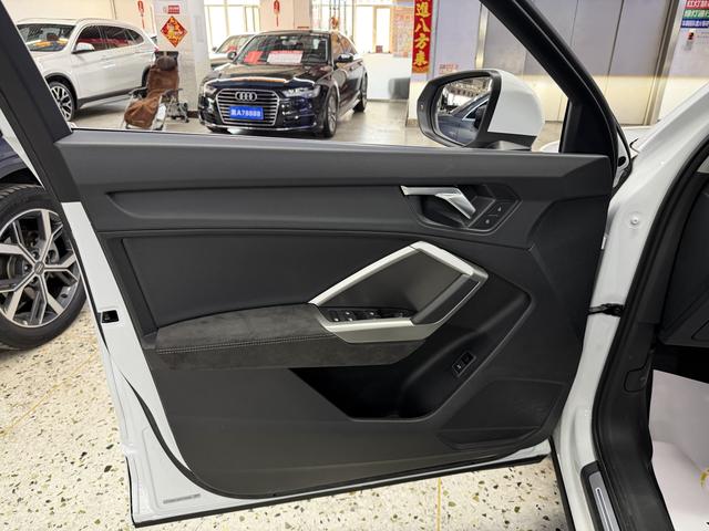 Audi Q3 2022, фото 7