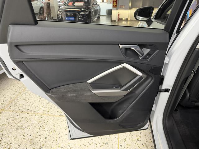 Audi Q3 2022, фото 13