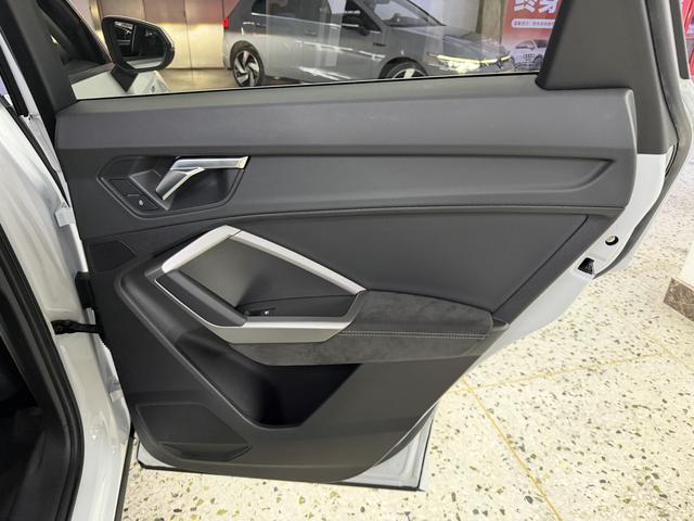 Audi Q3 2022, фото 16