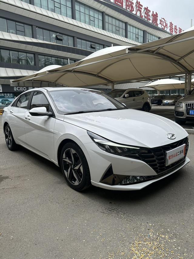 Hyundai Elantra 2022, фото 3