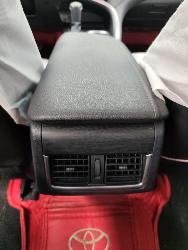 Toyota Camry 2023, фото 14