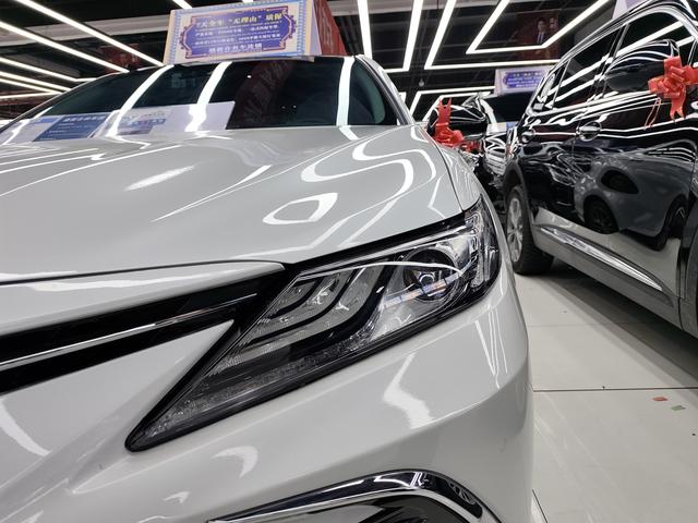 Toyota Camry 2023, фото 15