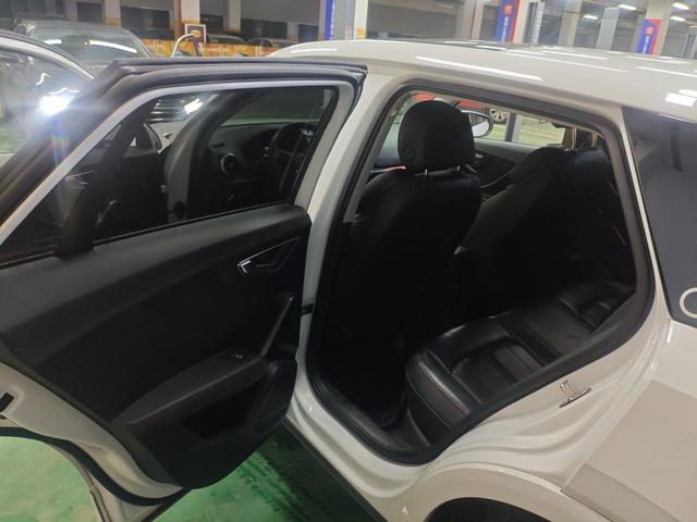 Audi Q2L 2022, фото 16