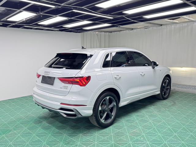 Audi Q3 2022, фото 6