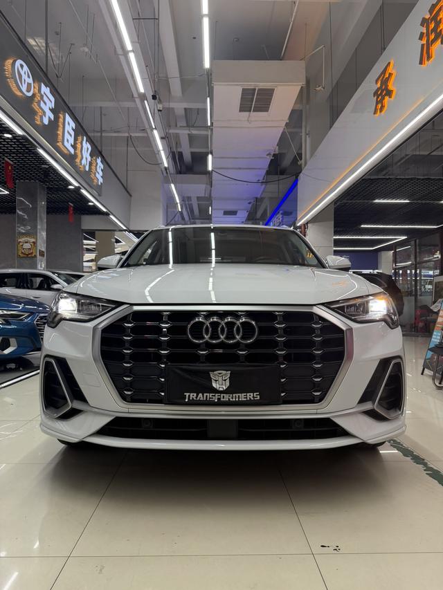 Audi Q3 2023, фото 3