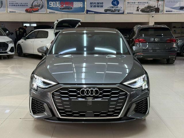 Audi A3 2023, фото 2