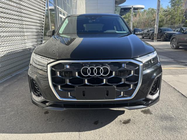 Audi Q7 2025, фото 2