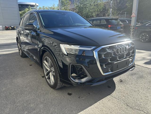 Audi Q7 2025, фото 3