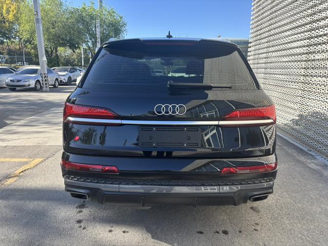 Audi Q7 2025, фото 8