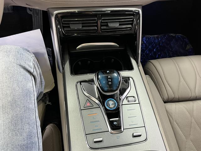 BYD Tang 2024, фото 13