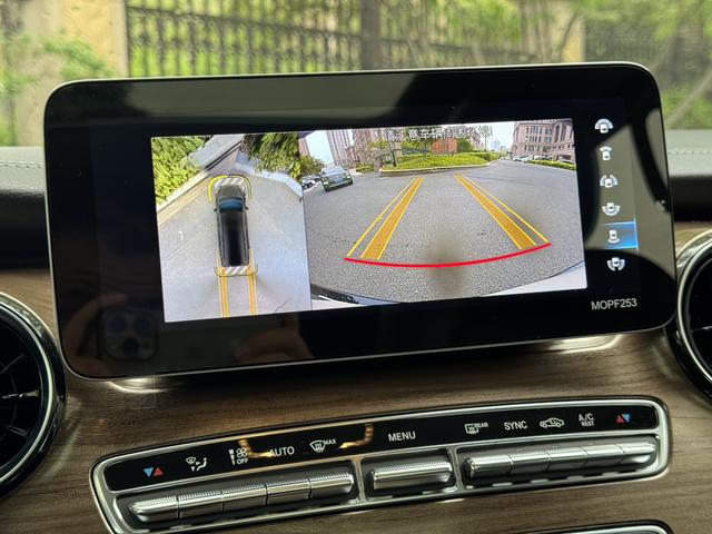 Mercedes-Benz V-Class 2021, фото 14