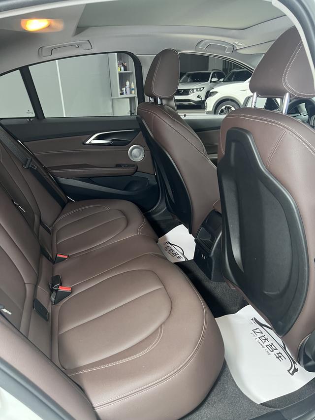 BMW 1 2021, фото 17