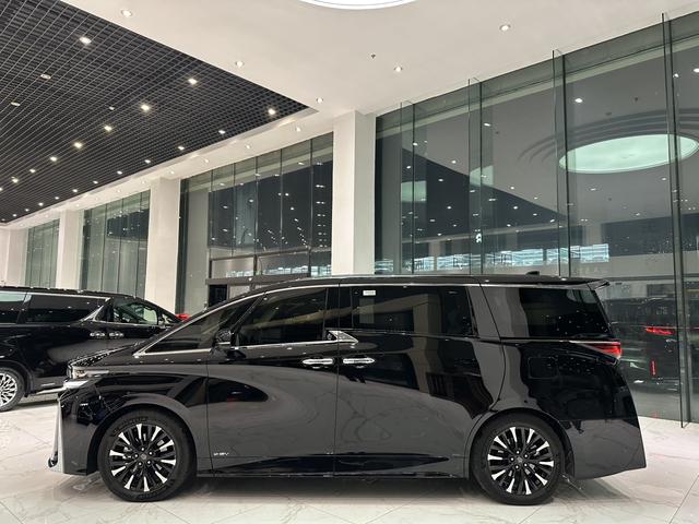 Toyota Vellfire 2023, фото 3