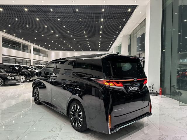 Toyota Vellfire 2023, фото 10