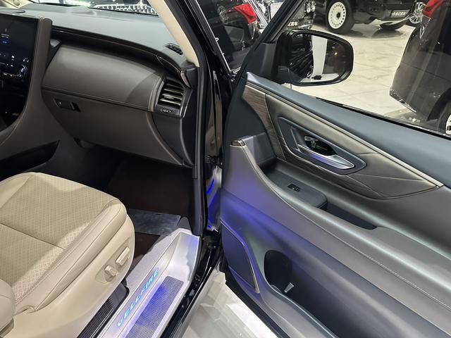 Toyota Vellfire 2023, фото 11