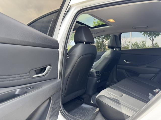 Hyundai Elantra 2023, фото 14