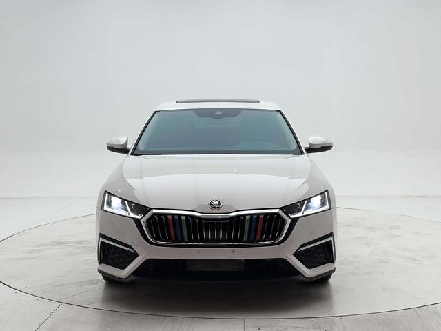 Skoda Octavia 2022, фото 2