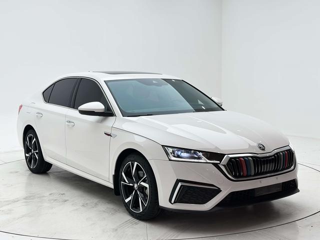 Skoda Octavia 2022, фото 3