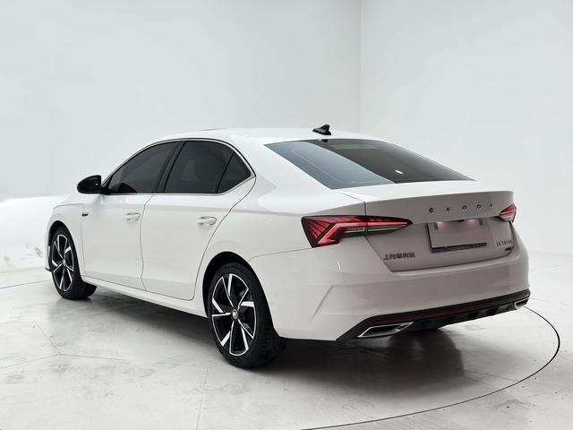 Skoda Octavia 2022, фото 4