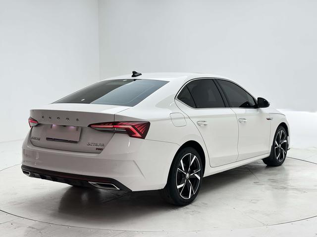 Skoda Octavia 2022, фото 6