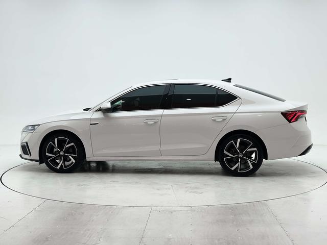 Skoda Octavia 2022, фото 7