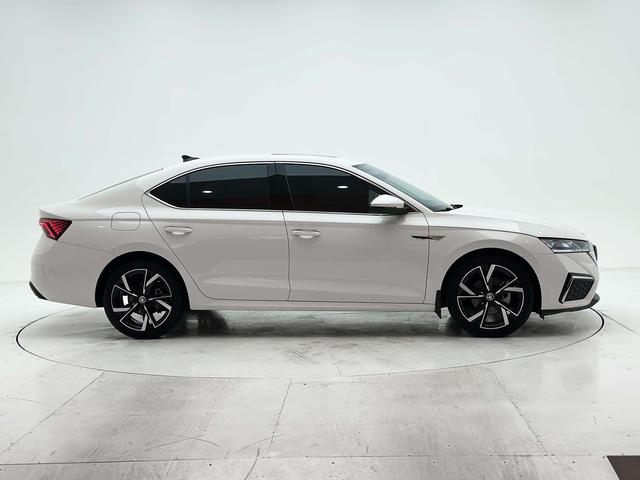 Skoda Octavia 2022, фото 9