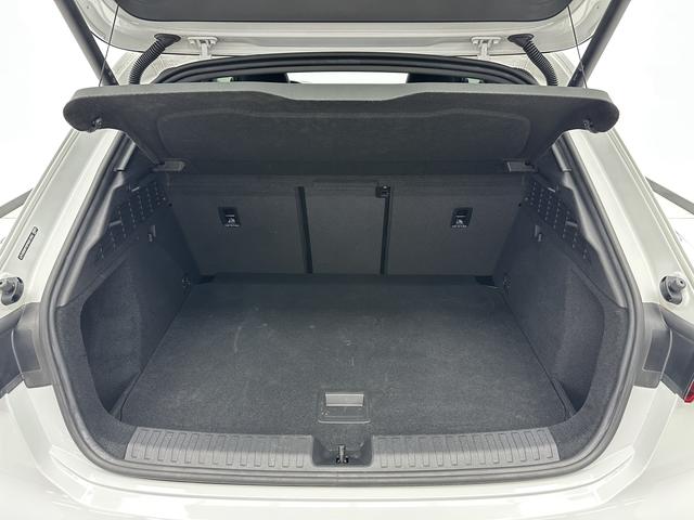 Audi A3 2023, фото 17
