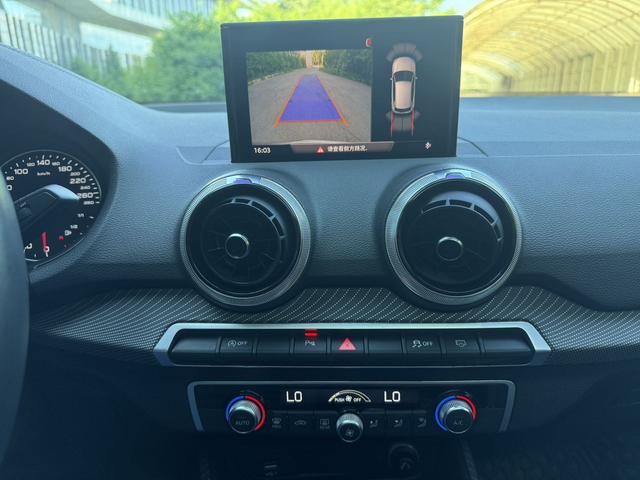Audi Q2L 2022, фото 6