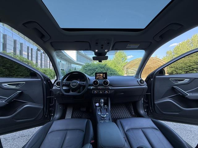 Audi Q2L 2022, фото 10