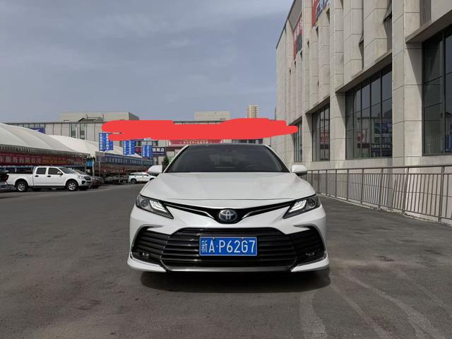 Toyota Camry 2021, фото 2