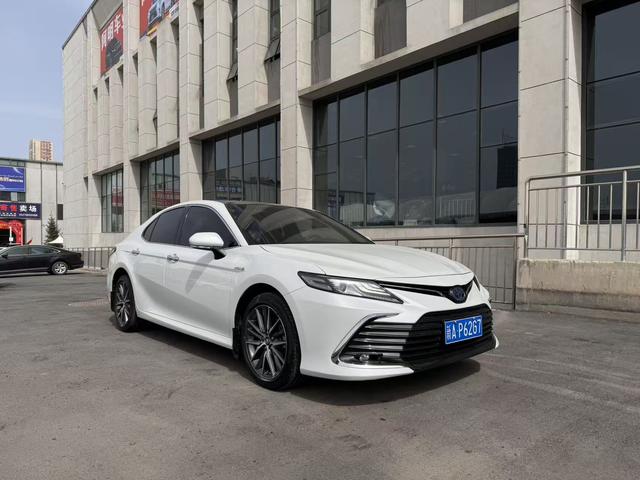 Toyota Camry 2021, фото 3